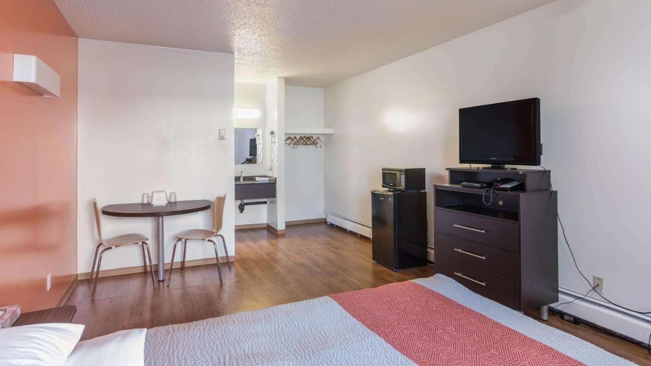 Motel Bo-Camrose, Ab Экстерьер фото