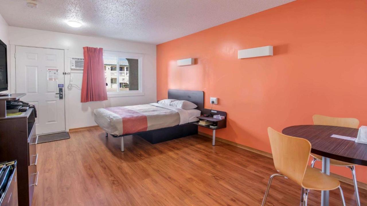 Motel Bo-Camrose, Ab Экстерьер фото