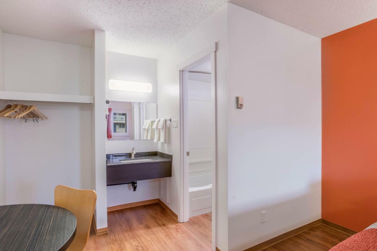 Motel Bo-Camrose, Ab Экстерьер фото