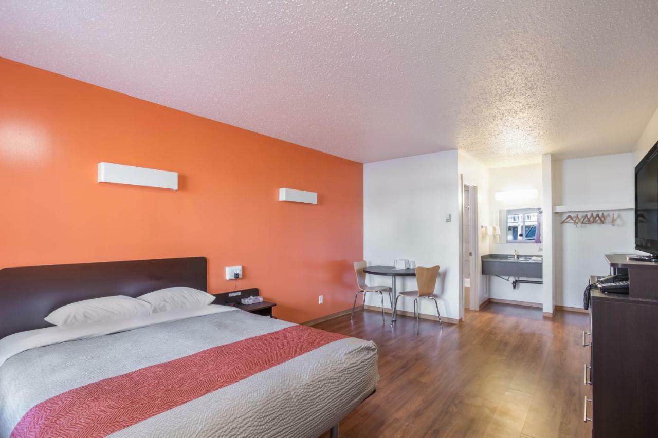 Motel Bo-Camrose, Ab Экстерьер фото